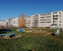 Детская площадка между домами 9 и 7А по ул. Мира с. Молочное